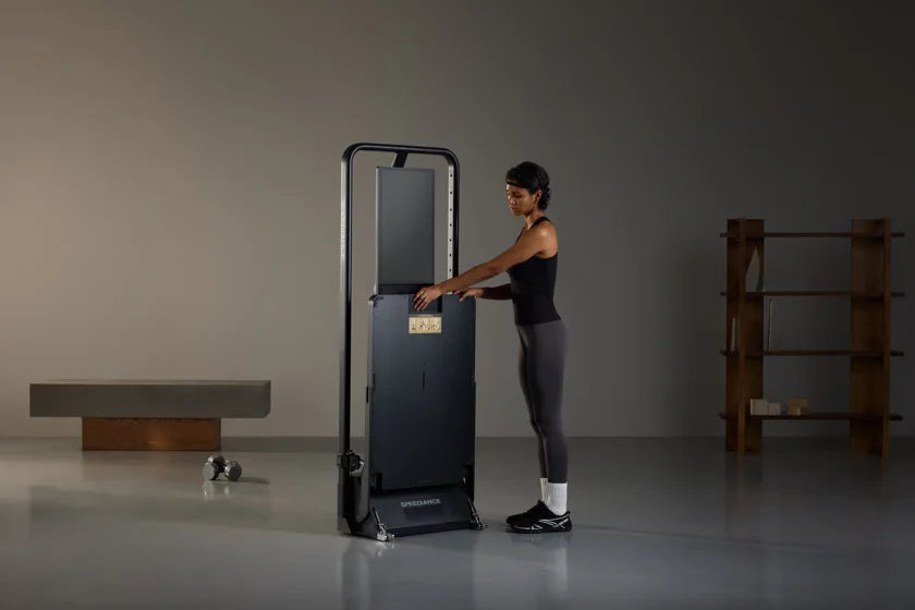 Aufrecht zusammengeklapptes Gym Monster 3 nach dem Workout